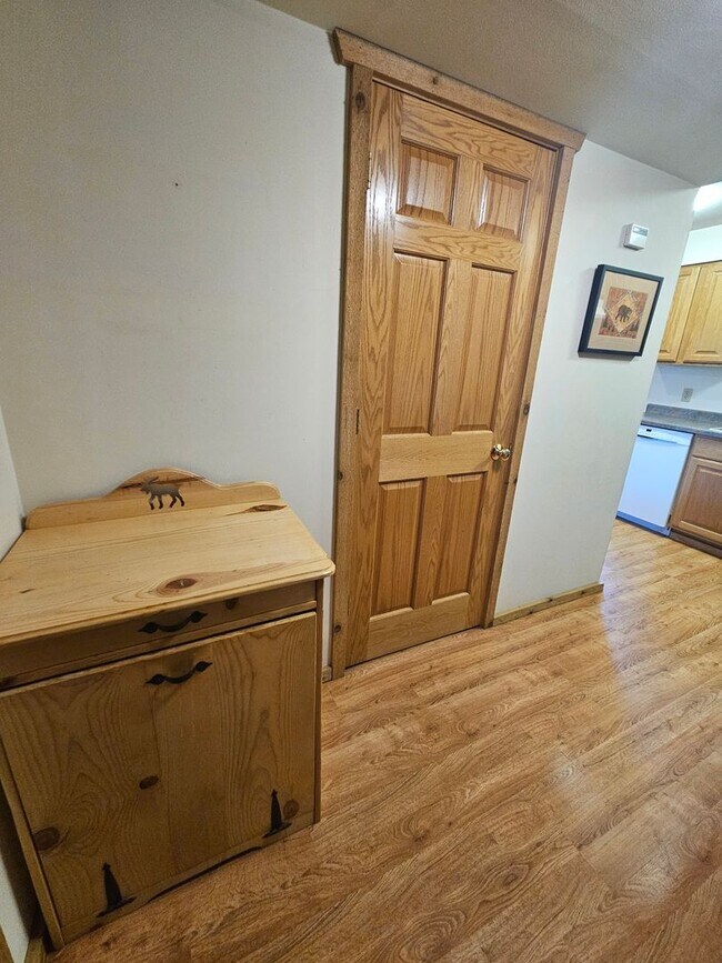 Building Photo - 2 Bed / 2 Bath Fully Furnished Cabin House...