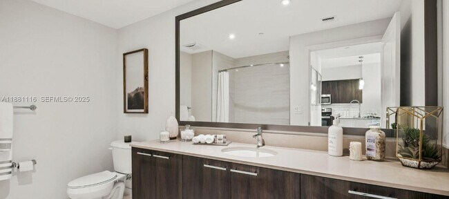 Building Photo - 591 Evernia St