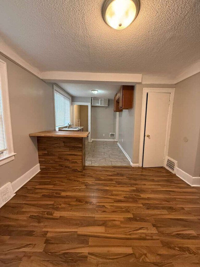 Building Photo - 16584 Blackstone St