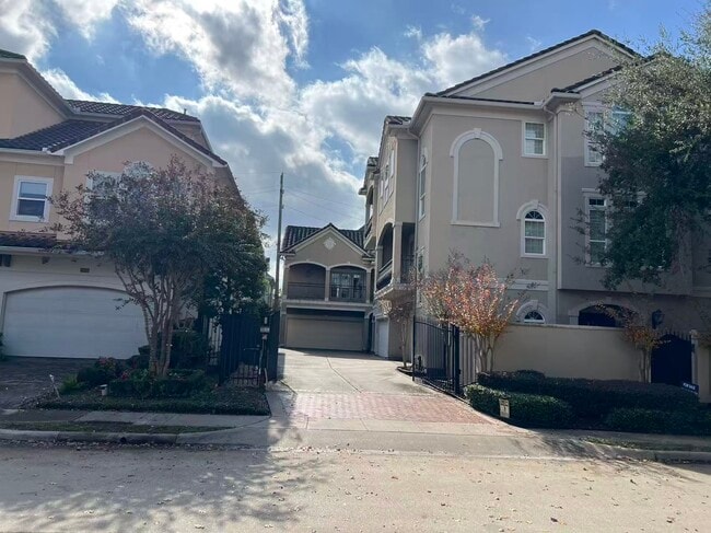 Building Photo - 5511 Val Verde St