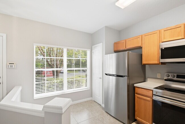 Building Photo - 1450 Stockton Dr