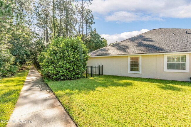 Building Photo - 1892 Vista Lakes Dr