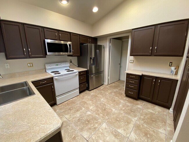 Building Photo - Quaint Retreat: 2BR/2BA Haven with Private Yard, Vaulted Ceilings & Cozy Fireplace