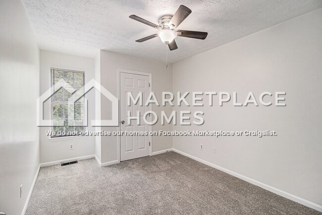 Building Photo - 2032 Charter Manor