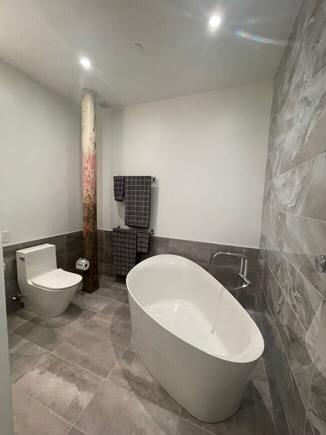 Building Photo - Historic Charm, Modern Luxury,  2 bedroom ...