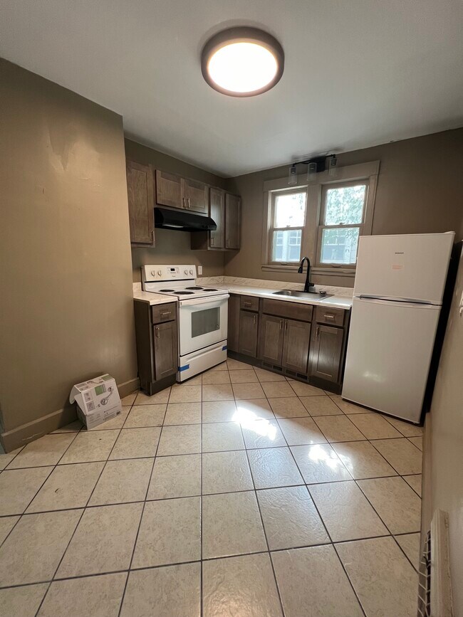 Building Photo - 20 E 15th Ave