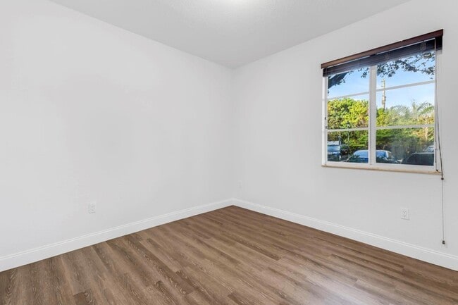 Building Photo - 5030 SW 126th Ave