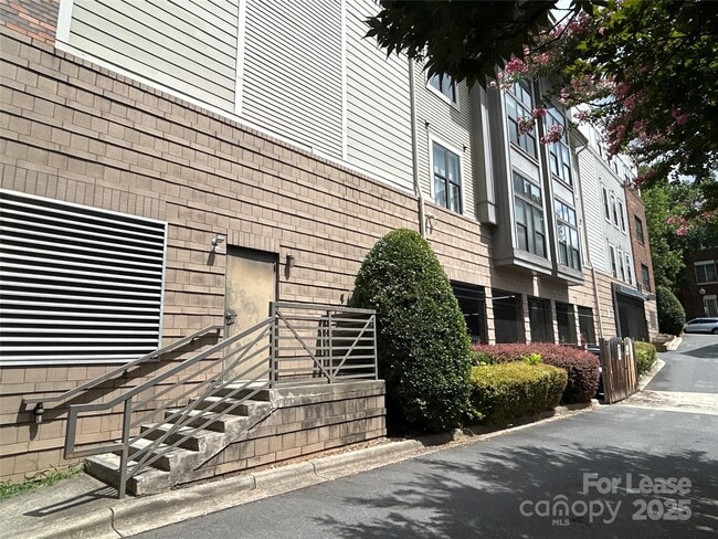 Building Photo - 714 N Davidson St