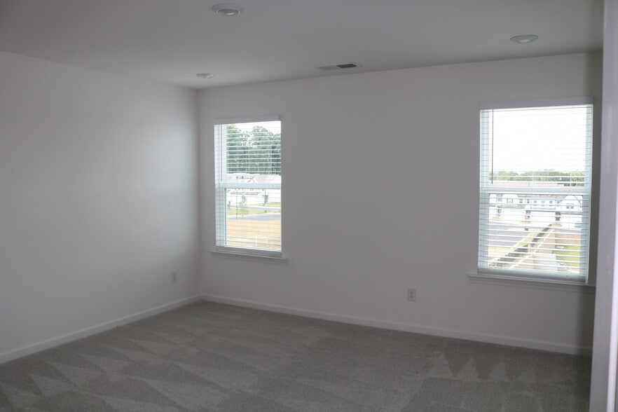 Spacious Master Bedroom - 95 Constitution Ave