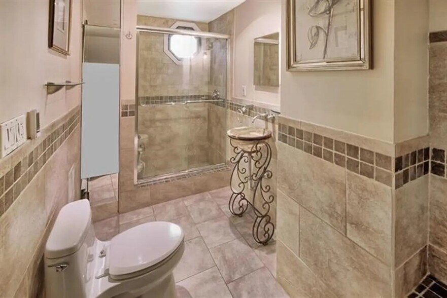 shower - 471 Palisade Ave