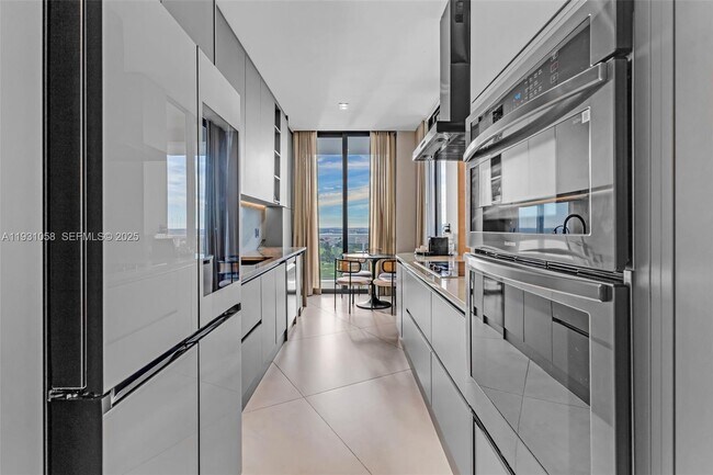 Building Photo - 20281 E Country Club Dr