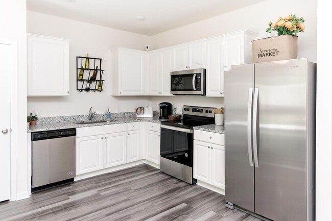 Building Photo - 9570 Eagle Pass Dr