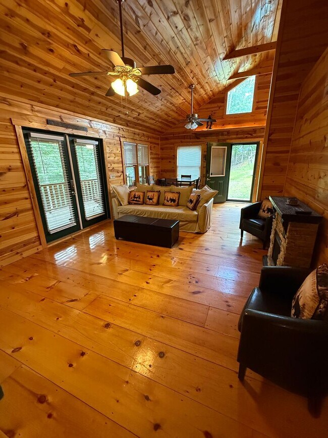 Building Photo - Laurel Oak Cabin