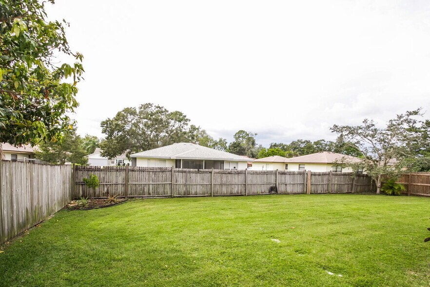 Building Photo - 4249 Lancaster Dr