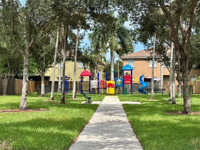 Building Photo - 1420 SE 26th Ave