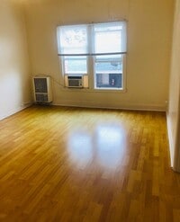 Building Photo - Studio includes all utilites, kitchen appl...