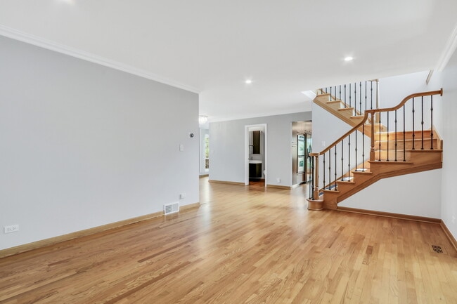 Building Photo - 1206 Lynn Terrace