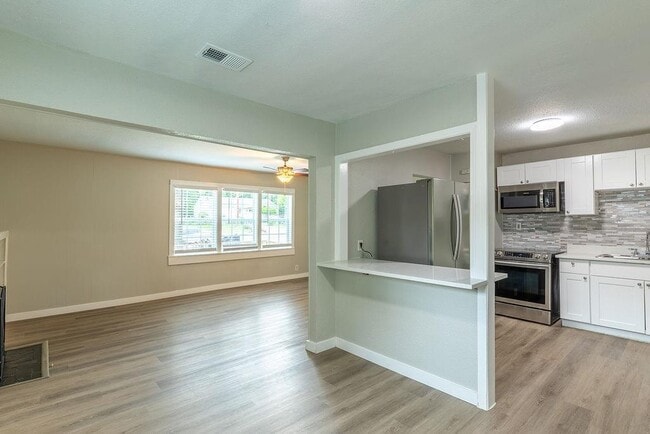 Building Photo - 6633 Racine Dr