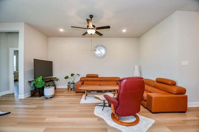 Building Photo - 18426 Bluebird Br Ln