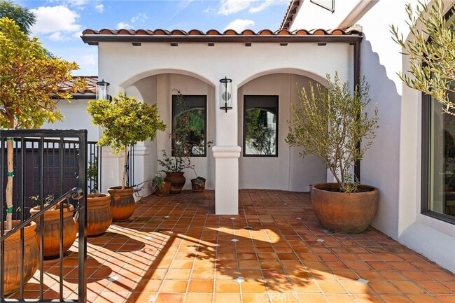 Building Photo - 5115 Los Feliz Blvd