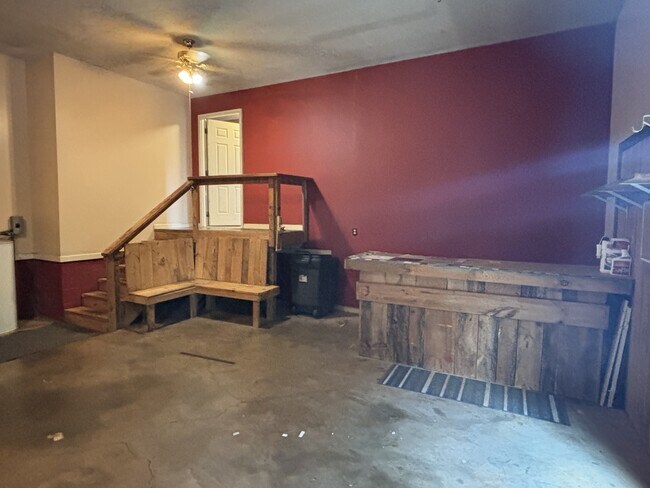 Building Photo - 119 N Clover Hill Ridge Rd