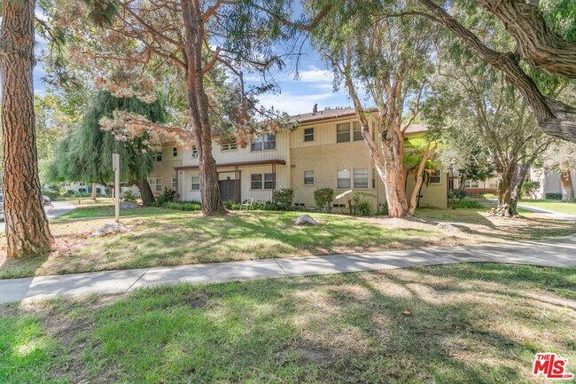 Building Photo - 5823 Bowcroft St
