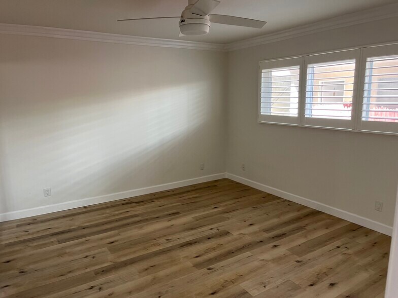 Spacious bedroom - 1021 5th St