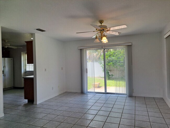 Building Photo - Available Mid-Nov! 3BR 2BA OFF RIVERSIDE D...