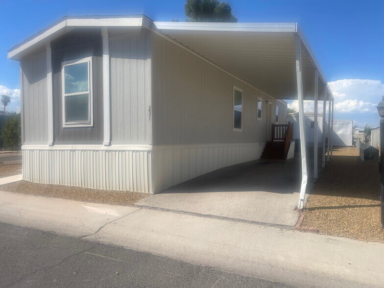 Building Photo - 2627 S Lamb Blvd