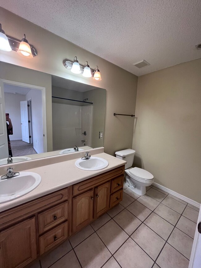 Building Photo - Crestview Townhouse