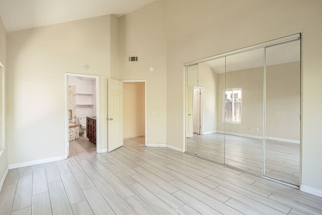Building Photo - 3 bedrooms 2.5 bathrooms | Southwinds | Oxnard | Unfurnished