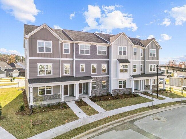 Building Photo - 825 Basswood Gln Trl