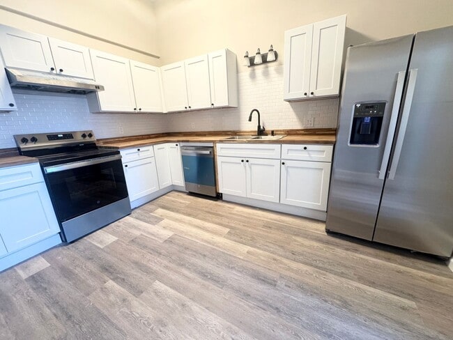 Building Photo - 212 N M.L.K. junior Dr