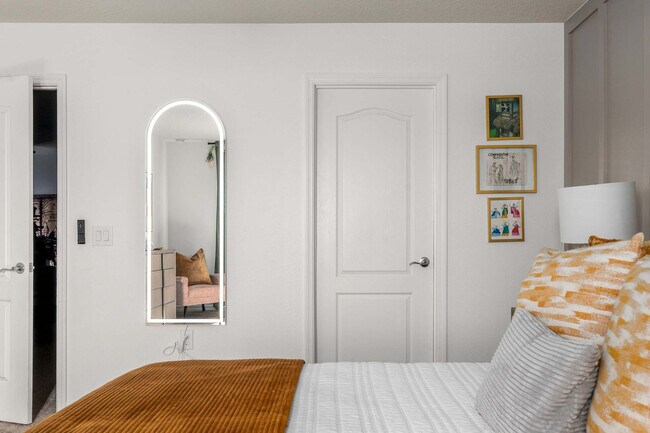 Building Photo - 1978 Majorca Dr