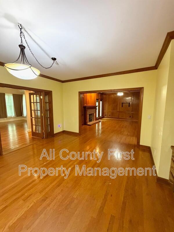 Building Photo - 2438 Kings Arms Dr