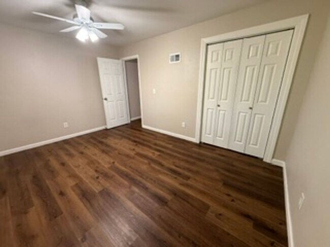 Building Photo - 309 Hawthorne Ct