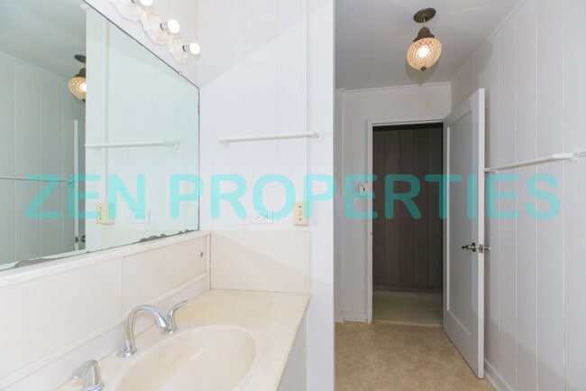 Building Photo - a 3 bdrm, 1 bath home for rent in Niu Valley