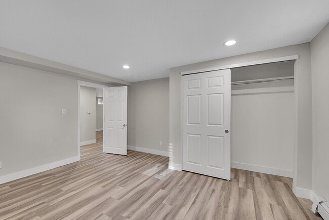 Building Photo - $3,195.00, 5 bed, 2 bath located in Denver