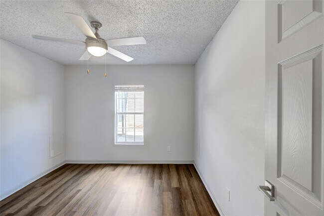 Building Photo - 800 Heights Blvd