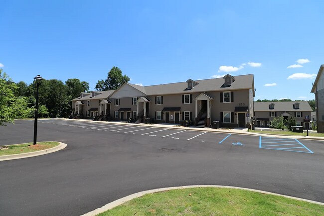 Building Photo - 610 Universal Dr