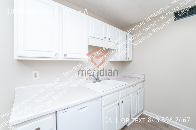 Building Photo - 108 Pinewood St