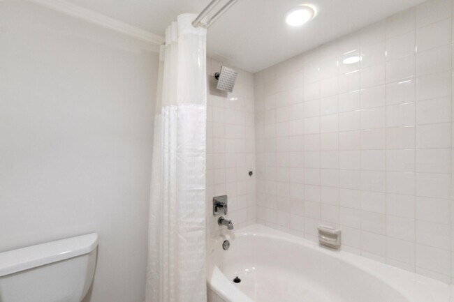 Building Photo - 2565 S Ocean Blvd