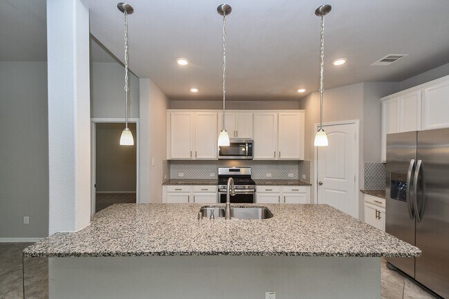 Building Photo - 18522 Hayden Pond Dr