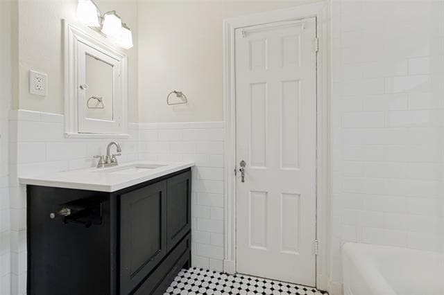 Building Photo - 615 S Montclair Ave