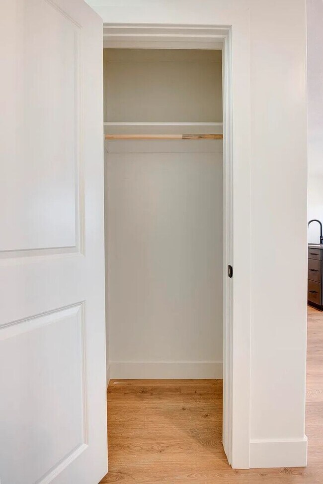 Building Photo - Charming Cedar City 3 Bedroom Townhome!