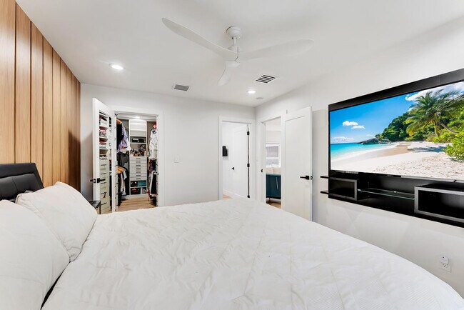 Building Photo - 707 W Boulevard Chatelaine