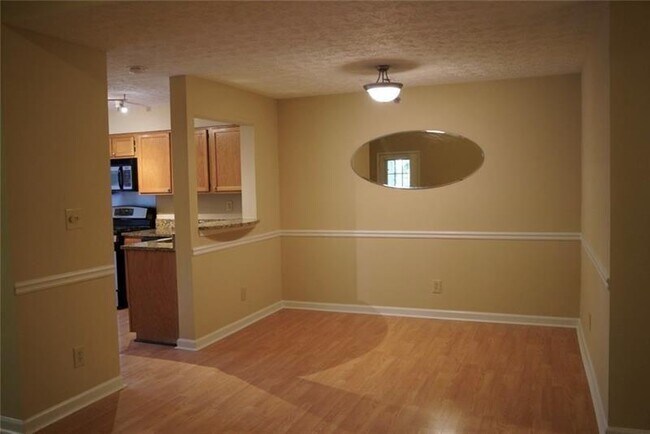 Building Photo - 4001 Riverlook Pkwy SE