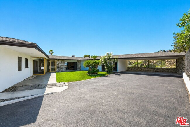 Building Photo - 1682 Larco Way