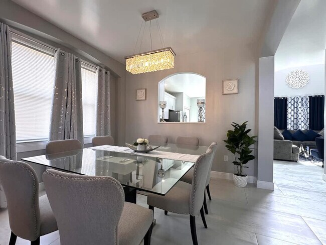 Building Photo - 421 Cabello Dr