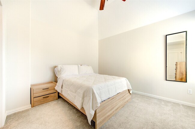 Building Photo - 2011 Spring Cedar Ln